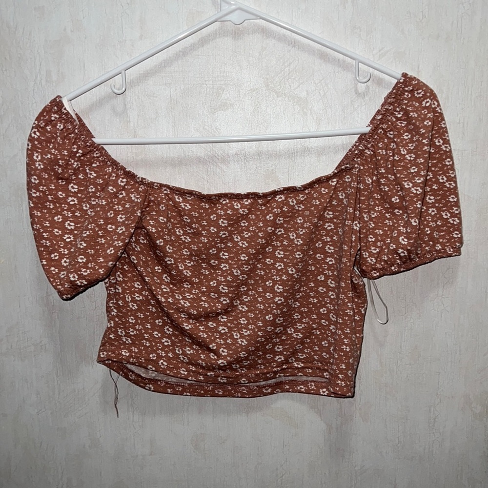 Cute ruffle crop top